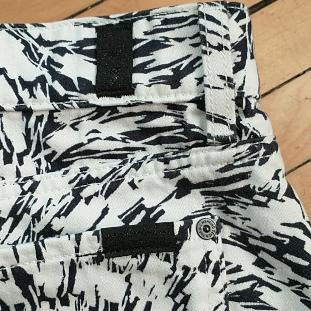 7 For All Mankind  White & Black Denim Brushstroke Print Skirt, Size 32 - Picture 5 of 5